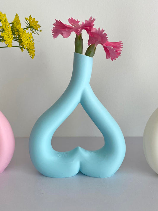 GoodBuy.ai Heart Outlined 3D Printed Vase - Unique Upside-Down Heart Design