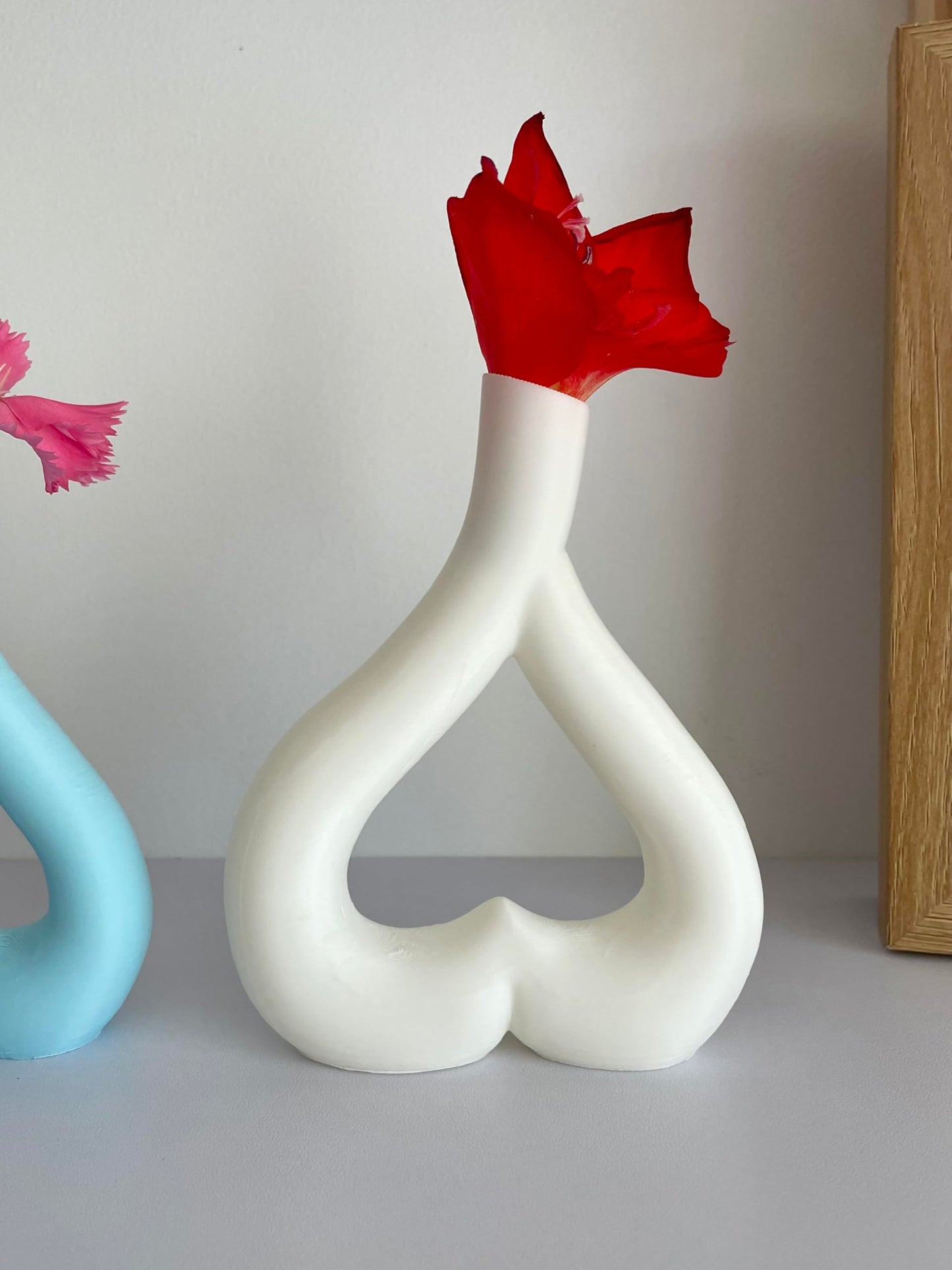 GoodBuy.ai Heart Outlined 3D Printed Vase - Unique Upside-Down Heart Design