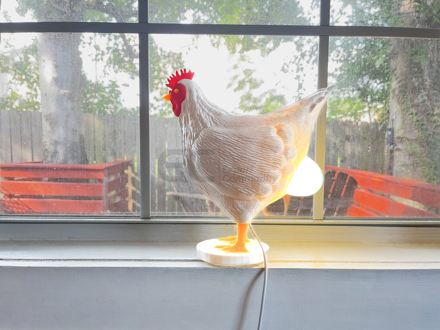 Clucky Luminary: 3D Printed Chicken & Egg Desk Lamp - Your Cozy Companion